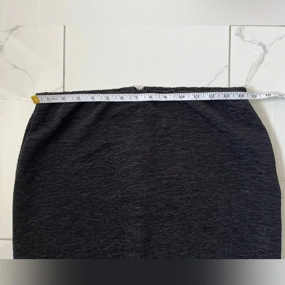 Vero Moda/ Black  textured midi skirt/ Size US L - Picture 10 of 11